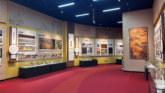 图为“孕育·起源——少数民族传统体育文化的共同历史根基”展厅。马那甫摄