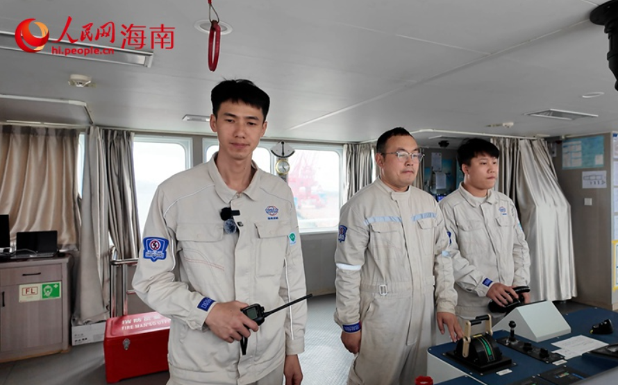 琼州海峡春运新能源汽车的过海“新”体验