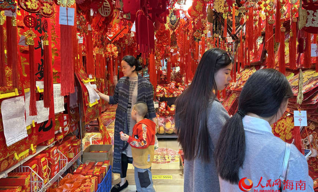 新春走基层｜买春联办年货 欢欢喜喜过大年