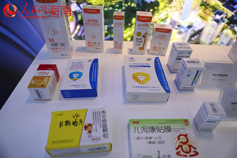 自贸港主题展区内展出的产品