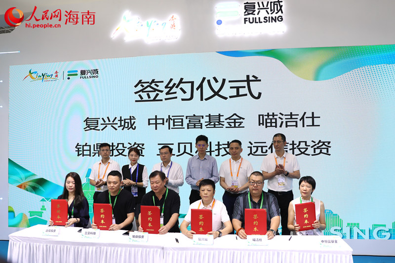 企业现场签约。 人民网记者 孟凡盛摄