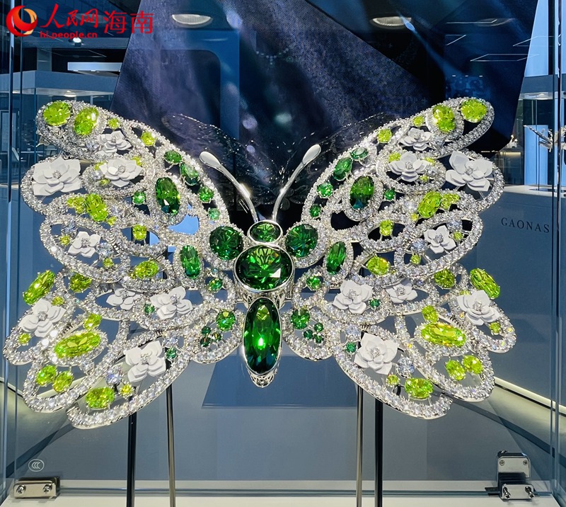 ai设计的珠宝展品。人民网 符小叶摄