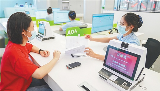 海口市龙华区：争当打造一流营商环境排头兵