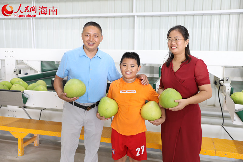 “柚子夫妇”一家人的幸福时光。 孟凡盛摄