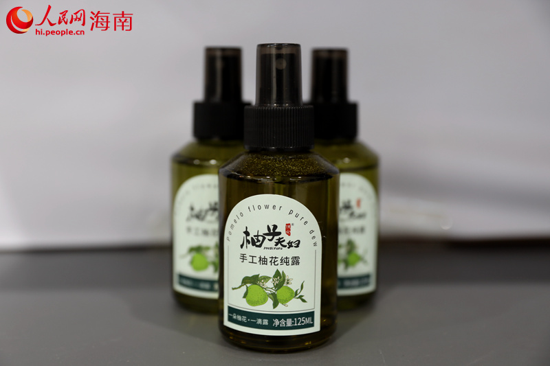 手工柚花纯露。 孟凡盛摄