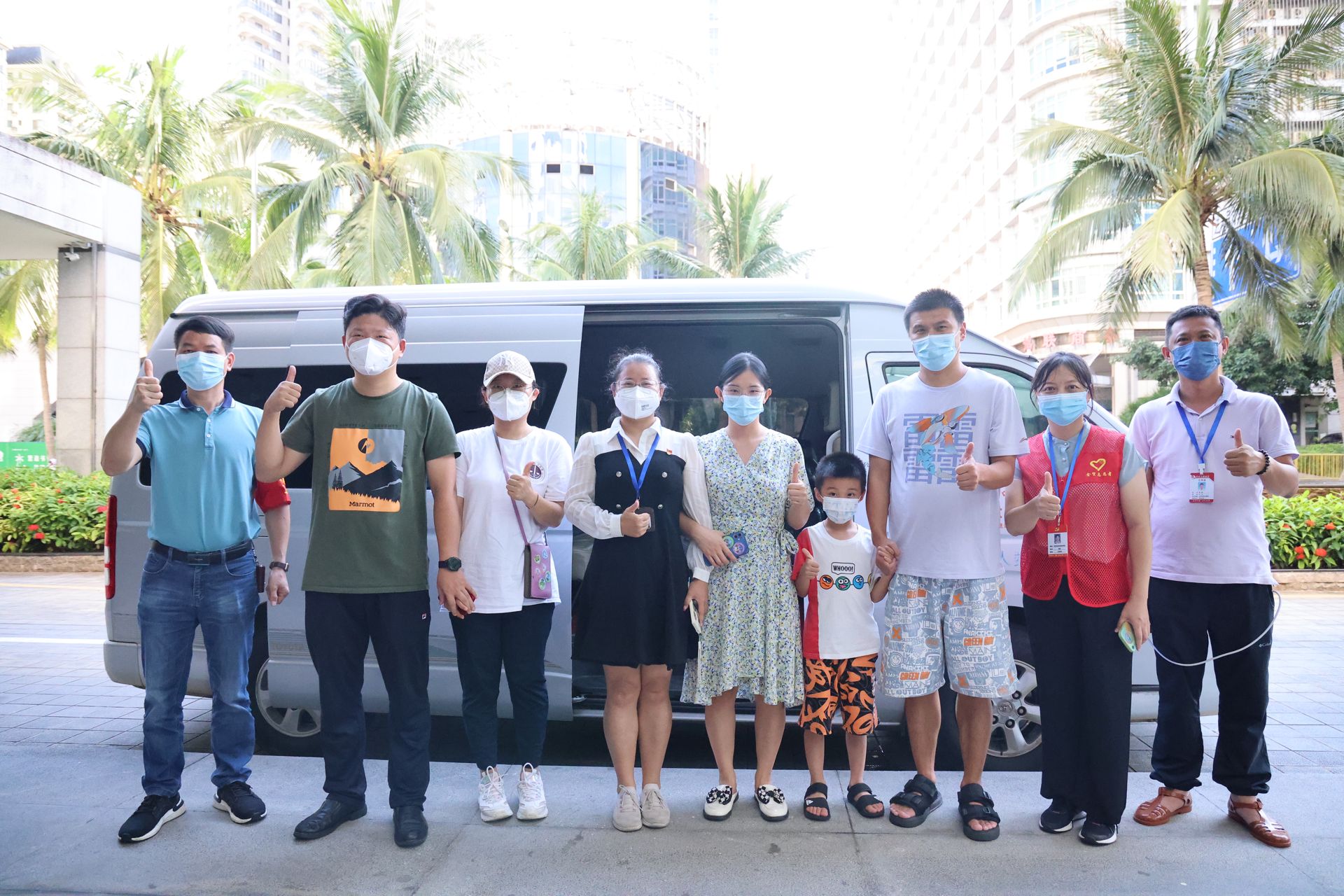 旅客为服务专员点赞。柯雁供图
