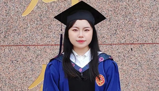 李湘怡的毕业照