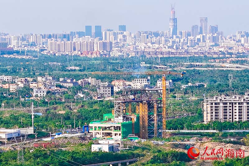 环岛首发驿站项目主体结构封顶。人民网记者 牛良玉摄