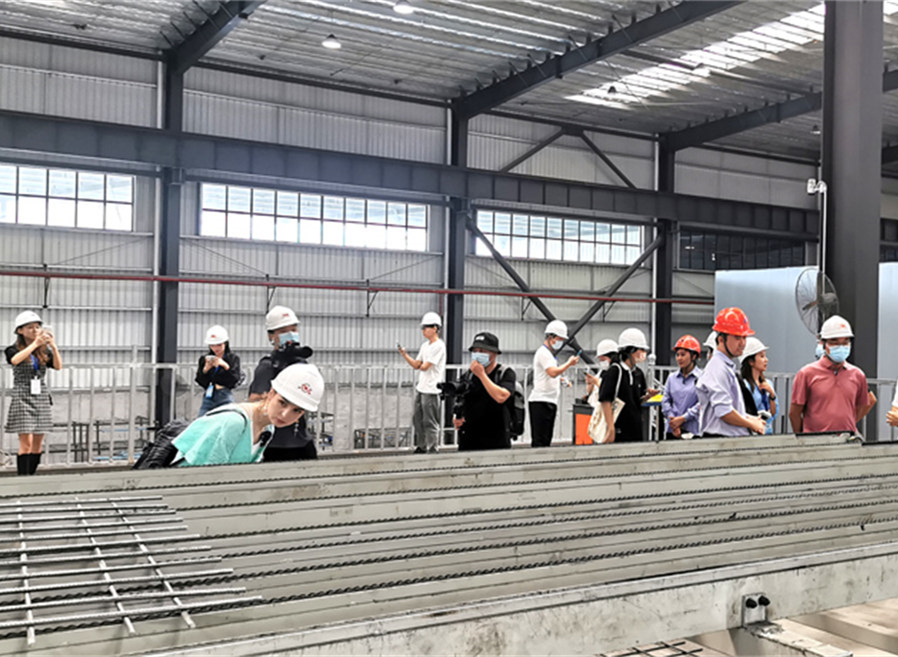 网络名人走进位于海口市美安科技新城内的海南威特建设科技有限公司。