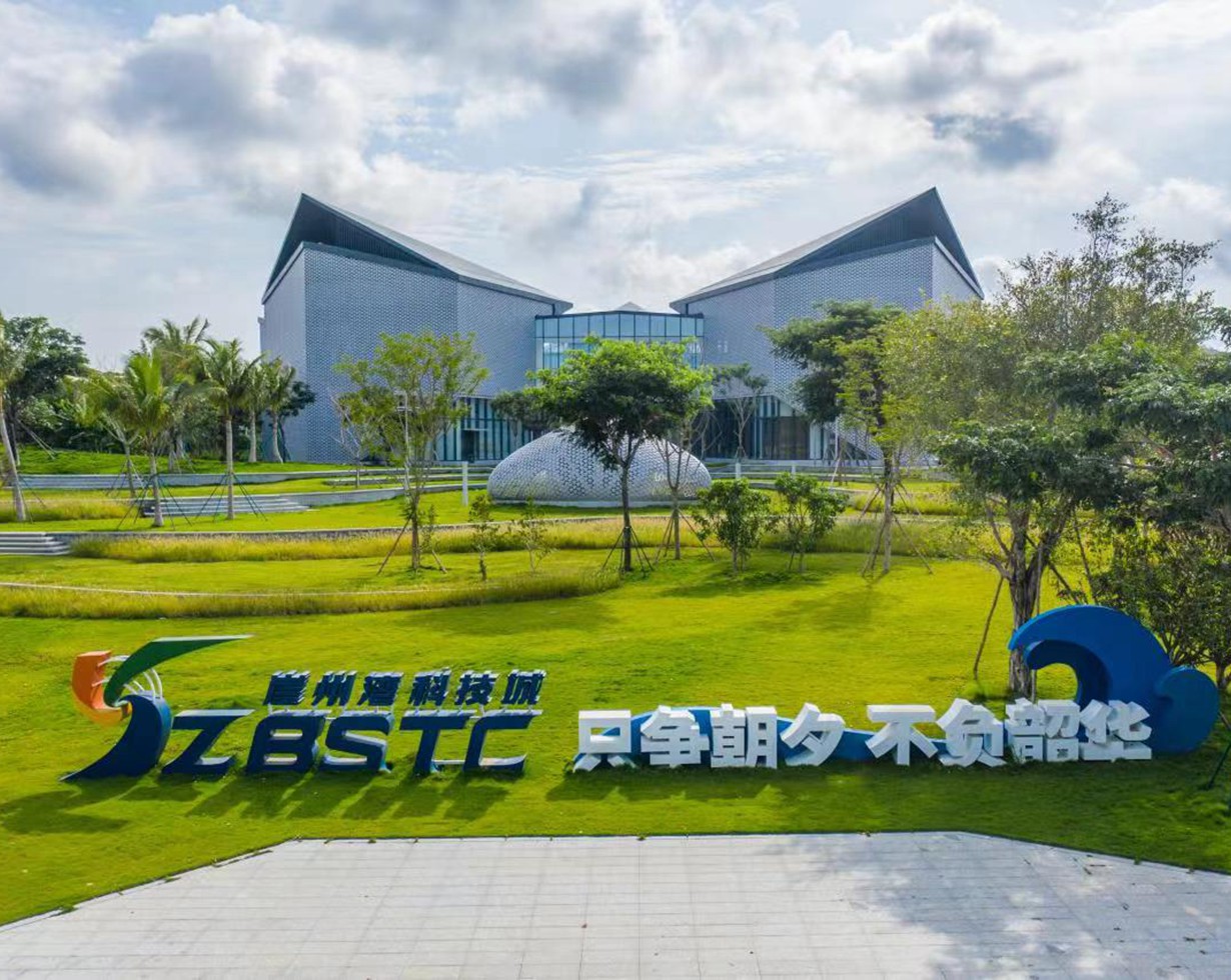 采访团探访三亚崖州湾科技城