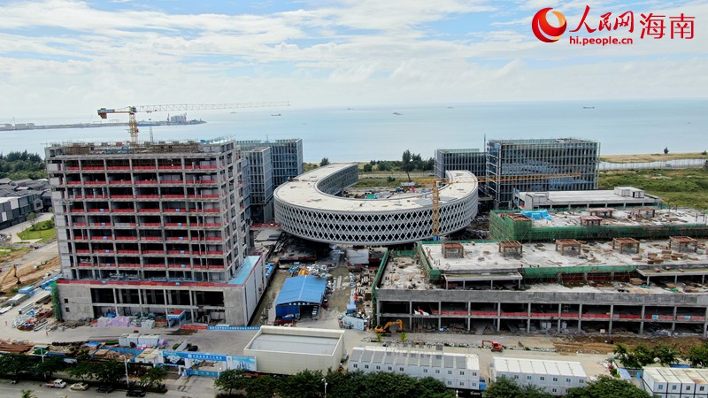 深海科技创新公共平台项目工地。人民网 符武平摄
